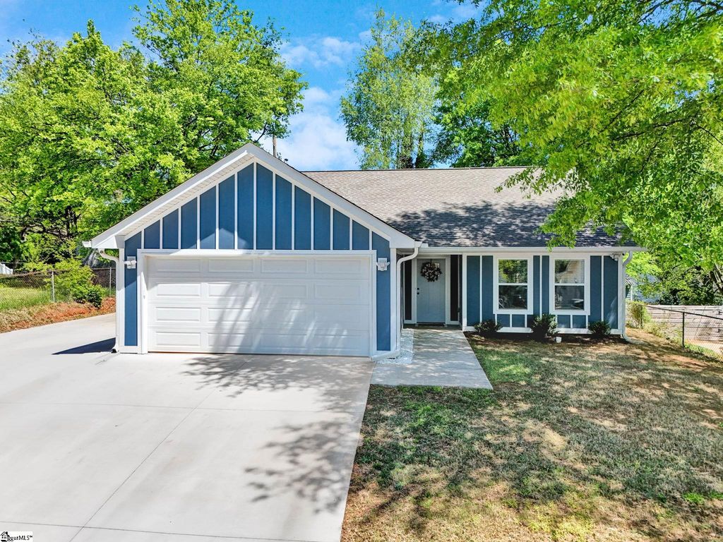 4 Mcarthur Street, Greenville, SC 29611
