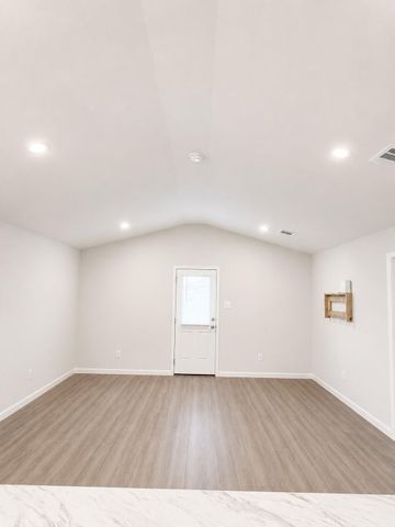 59 Road 5102, Cleveland, TX 77327
