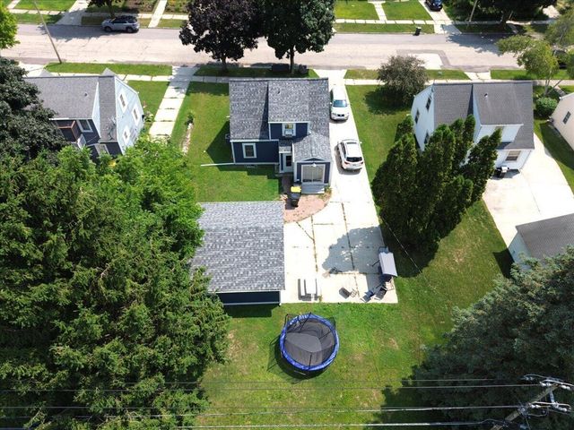 1136 N 8th AVENUE, West Bend, WI 53090