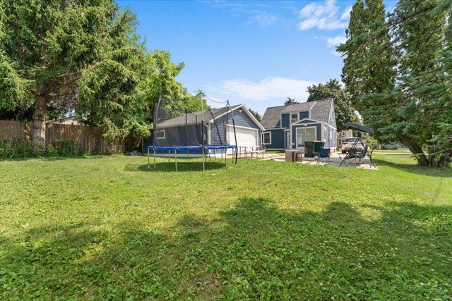1136 N 8th AVENUE, West Bend, WI 53090