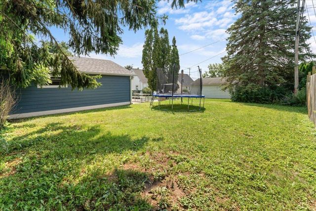 1136 N 8th AVENUE, West Bend, WI 53090
