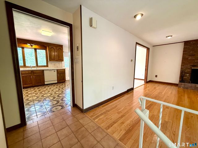 75 Masna Place, Stratford, CT 06614