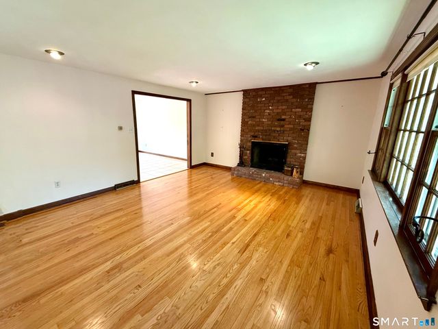 75 Masna Place, Stratford, CT 06614