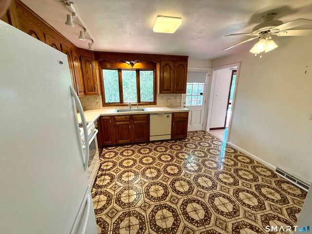 75 Masna Place, Stratford, CT 06614
