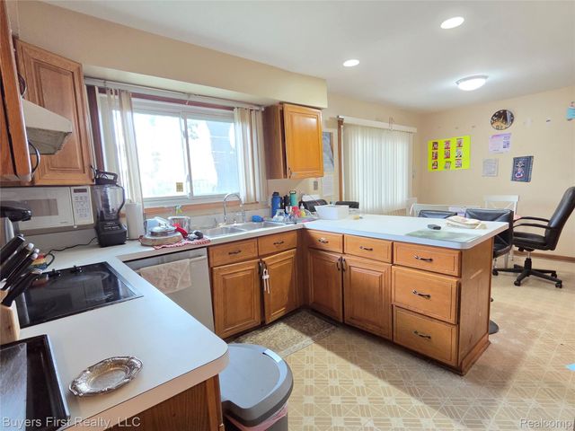 17150 Hilton Street, Southfield, MI 48075