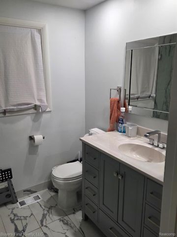 17150 Hilton Street, Southfield, MI 48075