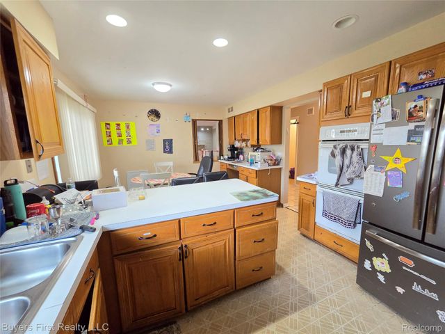 17150 Hilton Street, Southfield, MI 48075