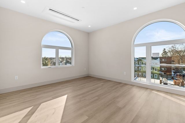 453 Franklin 303, Melrose, MA 02176