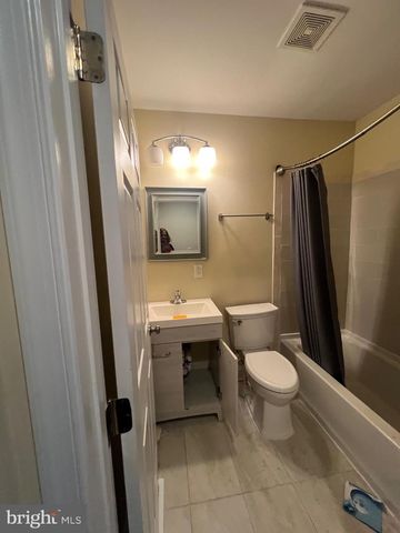 4243 DIX ST NE, Washington, DC 20019