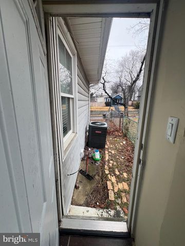 4243 DIX ST NE, Washington, DC 20019