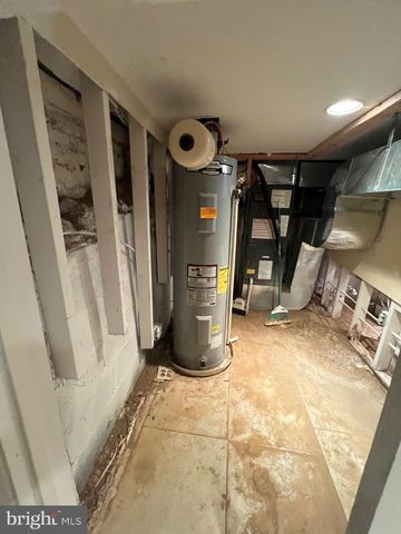 4243 DIX ST NE, Washington, DC 20019