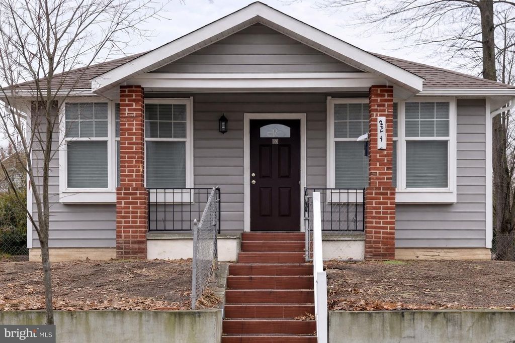 4243 DIX ST NE, Washington, DC 20019