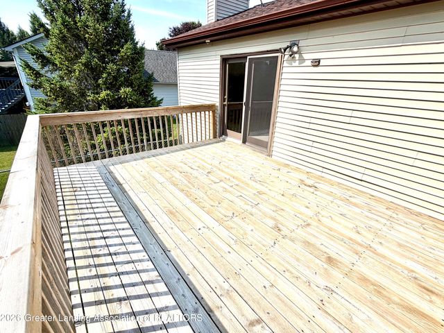 1114 Wolf Run Drive, Lansing, MI 48917