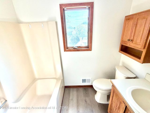1114 Wolf Run Drive, Lansing, MI 48917