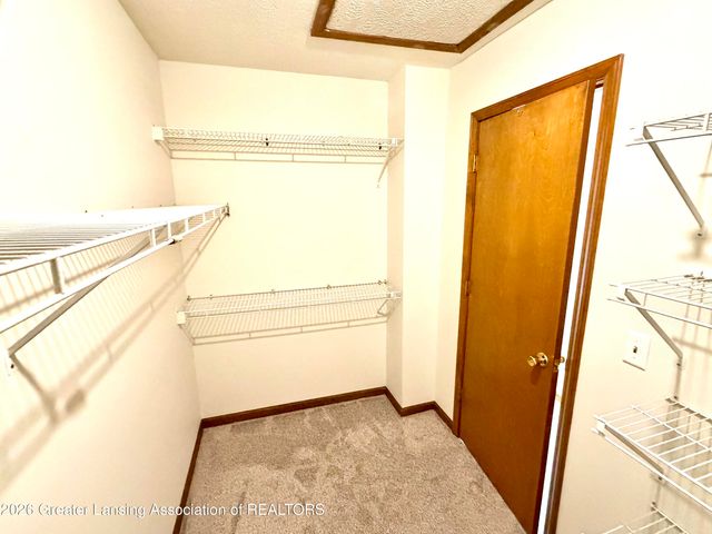 1114 Wolf Run Drive, Lansing, MI 48917