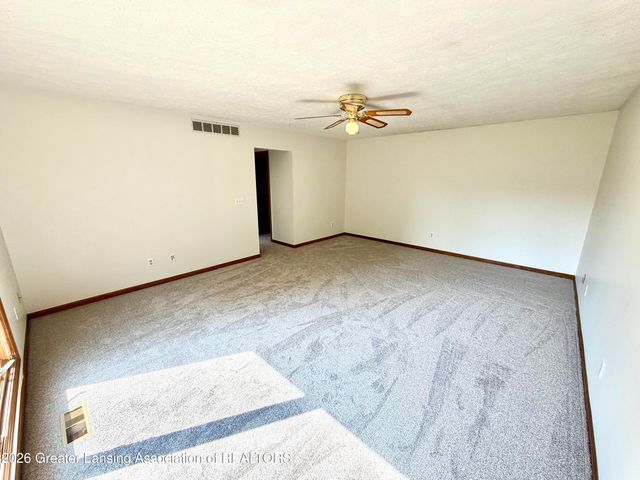 1114 Wolf Run Drive, Lansing, MI 48917