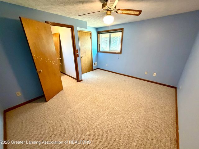 1114 Wolf Run Drive, Lansing, MI 48917