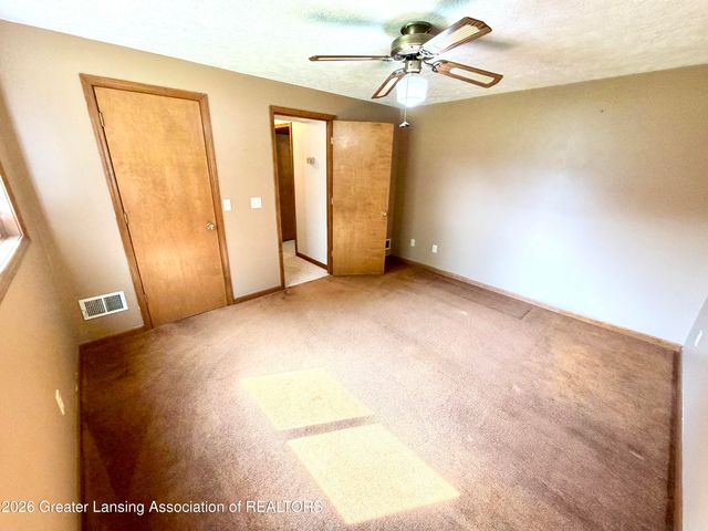 1114 Wolf Run Drive, Lansing, MI 48917