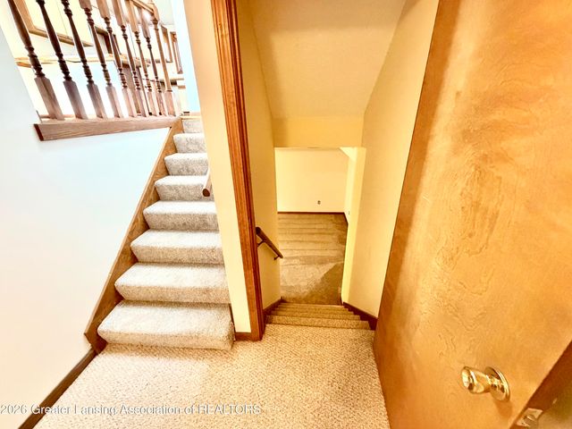 1114 Wolf Run Drive, Lansing, MI 48917