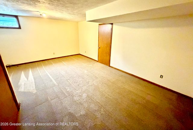 1114 Wolf Run Drive, Lansing, MI 48917