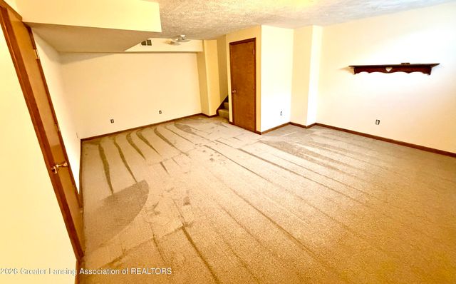 1114 Wolf Run Drive, Lansing, MI 48917