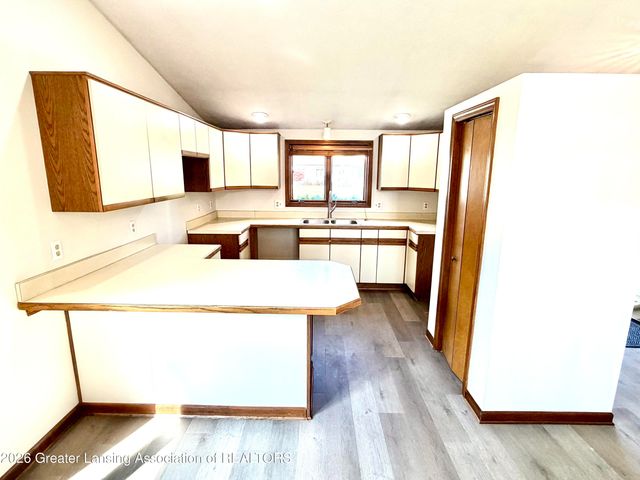 1114 Wolf Run Drive, Lansing, MI 48917
