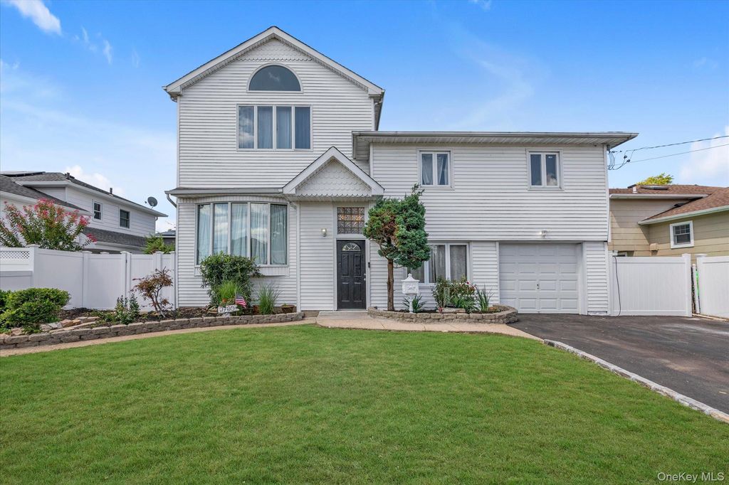 2760 Bellmore Avenue, Bellmore, NY 11710 — exterior