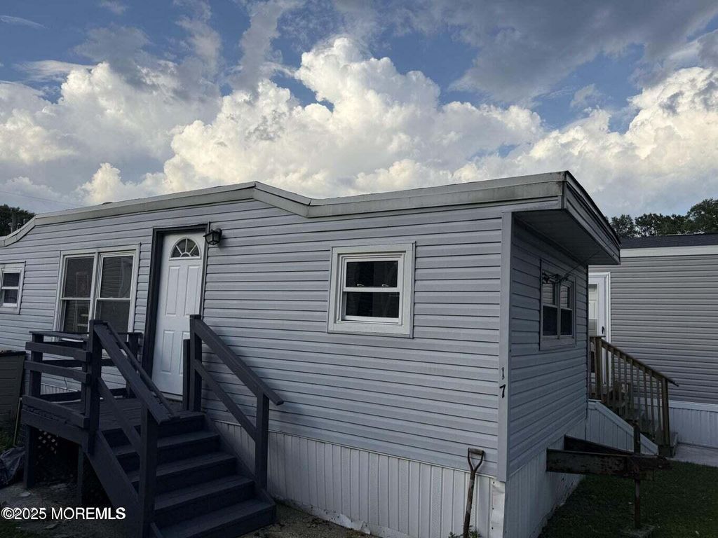 17 Gary Avenue, Hazlet, NJ 07730
