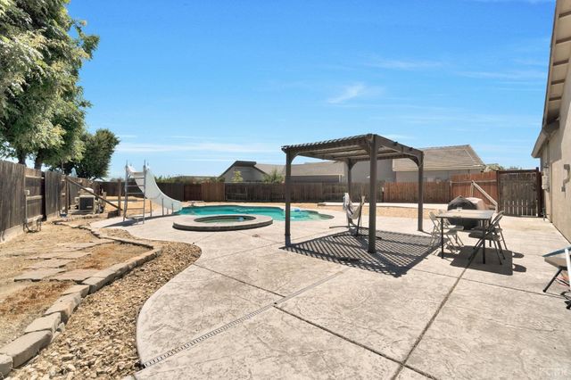 1384 Tulip Street, Lemoore, CA 93245