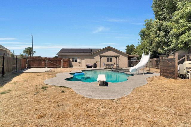 1384 Tulip Street, Lemoore, CA 93245