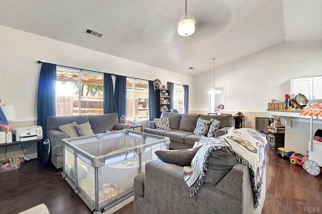 1384 Tulip Street, Lemoore, CA 93245
