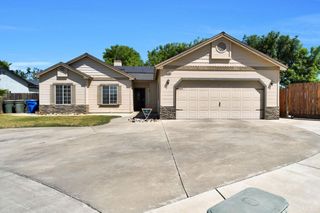 1384 Tulip Street, Lemoore, CA 93245