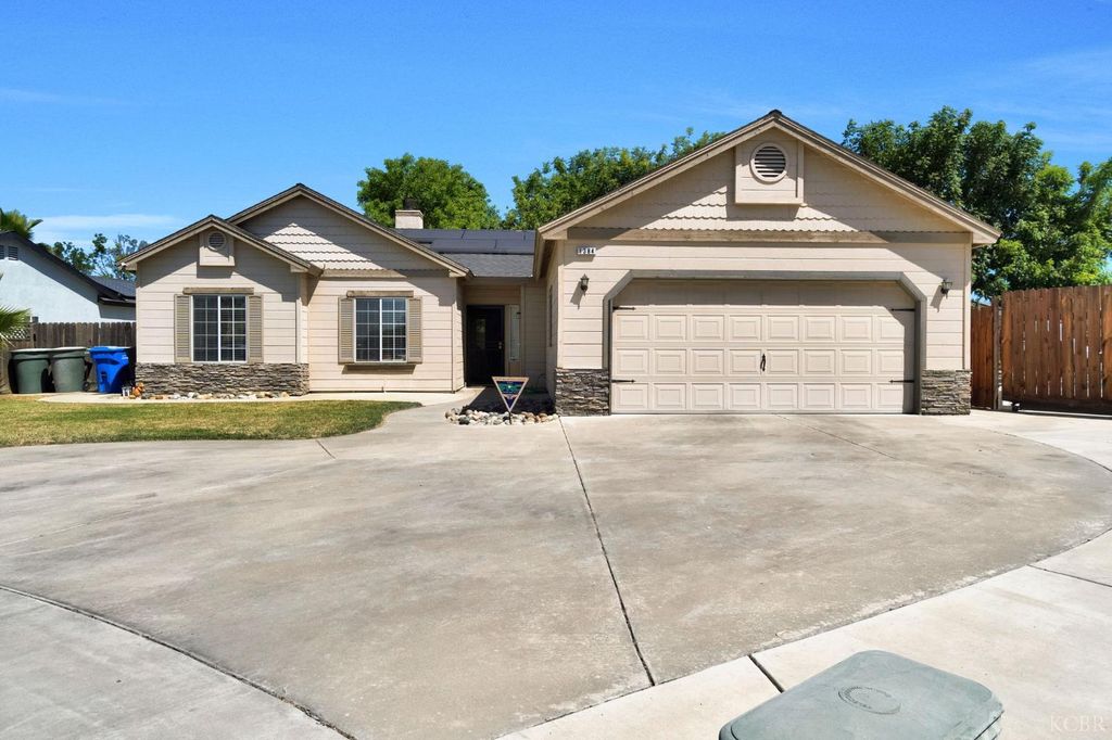 1384 Tulip Street, Lemoore, CA 93245