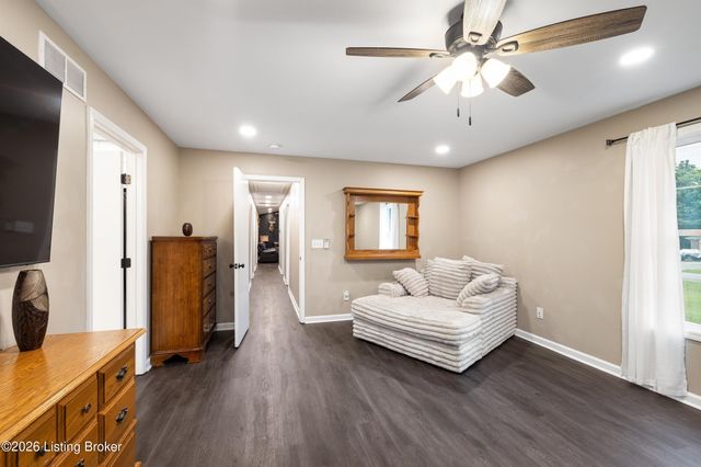380 Oakrun Dr, Mt Washington, KY 40047