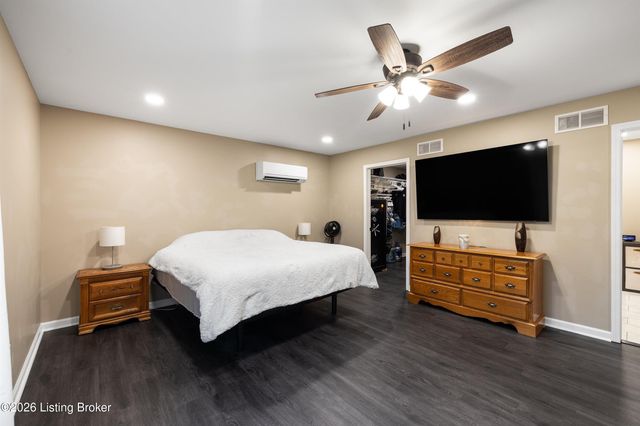 380 Oakrun Dr, Mt Washington, KY 40047