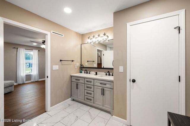 380 Oakrun Dr, Mt Washington, KY 40047