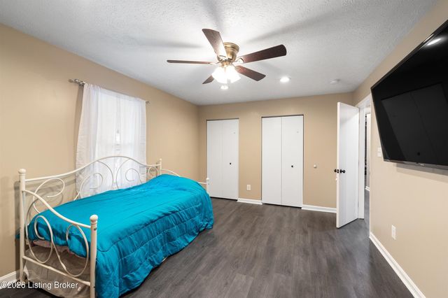 380 Oakrun Dr, Mt Washington, KY 40047