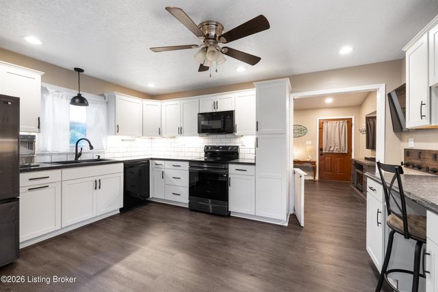 380 Oakrun Dr, Mt Washington, KY 40047