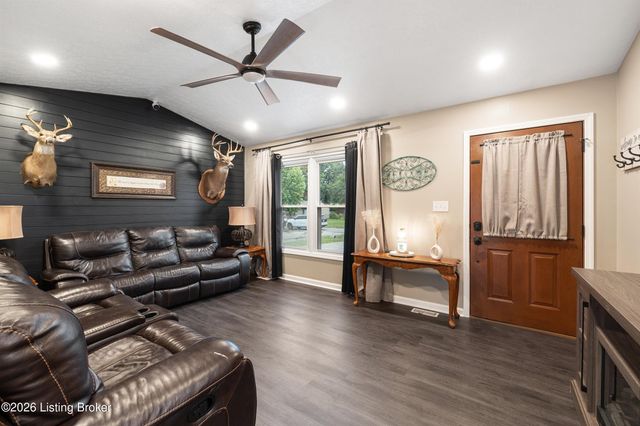 380 Oakrun Dr, Mt Washington, KY 40047