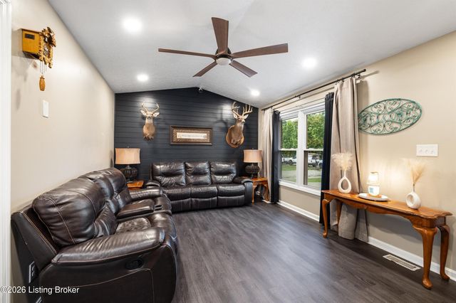 380 Oakrun Dr, Mt Washington, KY 40047