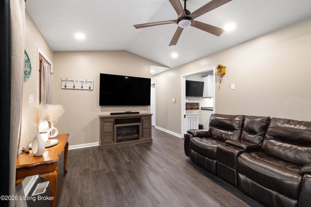 380 Oakrun Dr, Mt Washington, KY 40047