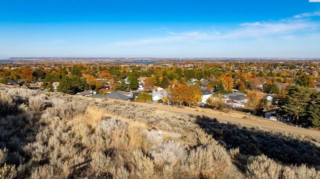 158 Meadow Hills Dr, Richland, WA 99352