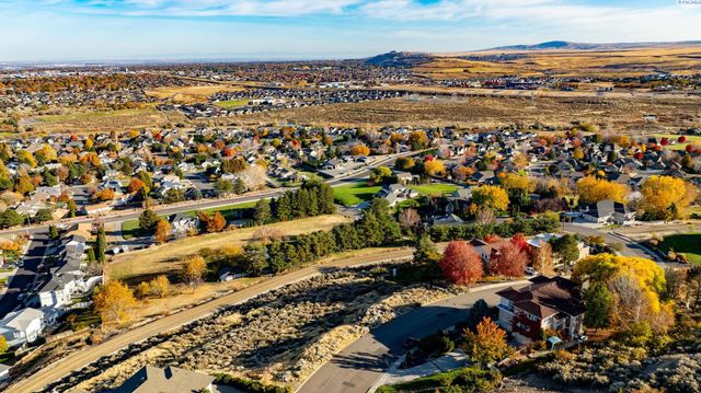 158 Meadow Hills Dr, Richland, WA 99352