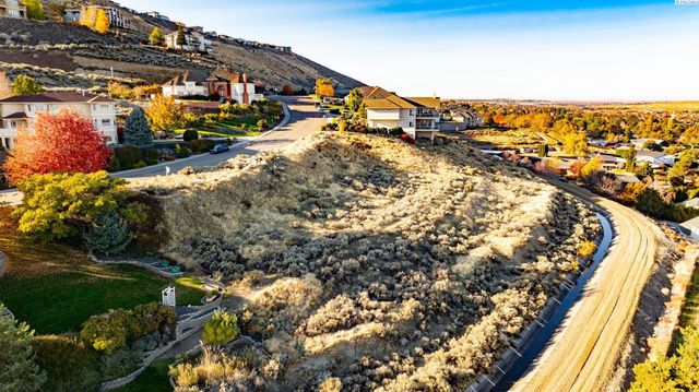 158 Meadow Hills Dr, Richland, WA 99352