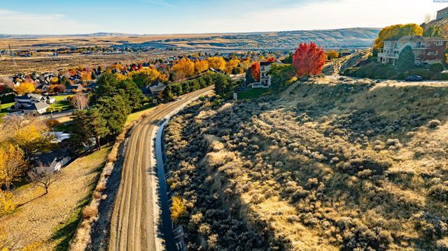 158 Meadow Hills Dr, Richland, WA 99352