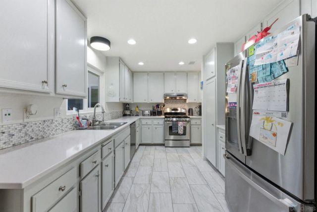 1620 Madrone Gln, Escondido, CA 92027