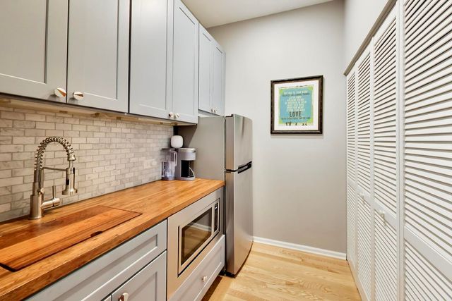 520 W Huron Street 614, Chicago, IL 60654