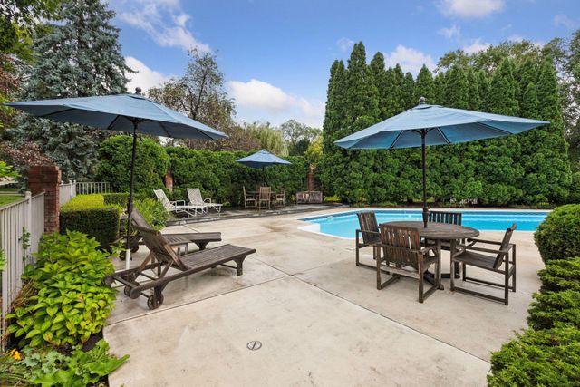 10500 Niblick Lane, Eden Prairie, MN 55347