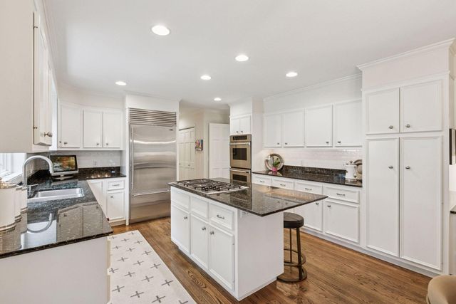 10500 Niblick Lane, Eden Prairie, MN 55347