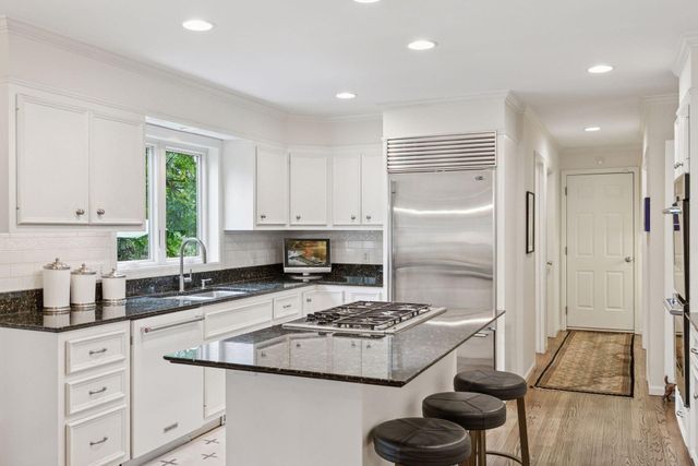 10500 Niblick Lane, Eden Prairie, MN 55347